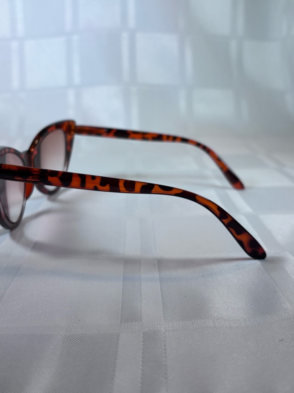 MUST BUNDLE 3 $5 ITEMS Tortoiseshell Cat Eye Reader 1.50 Sunglasses - Picture 6 of 9